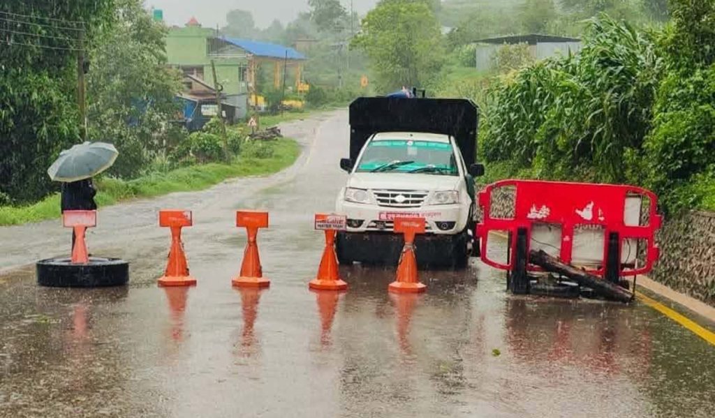 सम्भावित जोखिमलाई ध्यानमा राख्दै बीपी राजमार्गमा सवारी साधन ‘होल्ड’